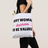 The Worth of a Woman – Tote Bag トートバッグ (クローズアップ)