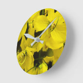 The yellow of laburnum flowers ラウンド壁時計 (傾斜)