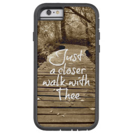 Theeのちょうどより近い歩行 iPhone 13ケース