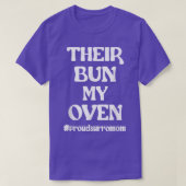 Their Bun My Oven Surrogacy Surrogate Mother  Tシャツ (デザイン正面)