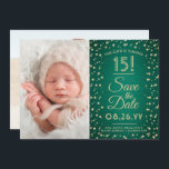 Then & Now Photosキンセニェラグリーン&金ゴールドグリッター セーブザデート<br><div class="desc">誰が15歳に変わったんだ！共有その後、現在のキンチェニェラの写真ユニーク2写真の日付招待状を保存する。この写真上のすべてのテンプレートはパーソナライズするシンプルための用語である。カラー、フォントスタイル、オーバーレイ不透明度は、Zazzleデザインエディカスタマイズタ・ツールで簡単に使用できる。緑とモダン金ゴールドのデザインは、グリッター縁ど紙吹雪フェイク、ヴィンテージタイポグラフィスタイリッシュ、クラシックスクリプトの書道、お好みの2つの写真を備えている。金ゴールドは印刷色で、金属箔やグリッターではない。このテンプレートは15歳の誕生日パーティー用に設定されているが、年齢パーソナライズされたやイベントに応じて設定できる。このキンチェニェラ保存の日付カードスタイリッシュは、少女の来るミ10代のス・カインズ・アニョスお祝いを発表する方法である。フェリズ・クンプレーノキンセアニェラ!15歳の誕生日おめでとう！</div>