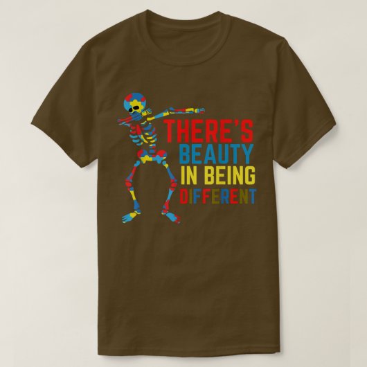 There's Beauty in Being Different Dabbing Skeleton Tシャツ (デザイン正面)