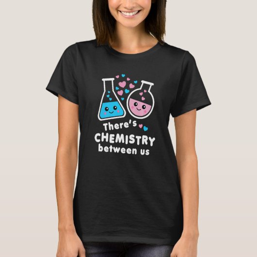 There's Chemistry Between Us Funny Science Valenti Tシャツ (正面)