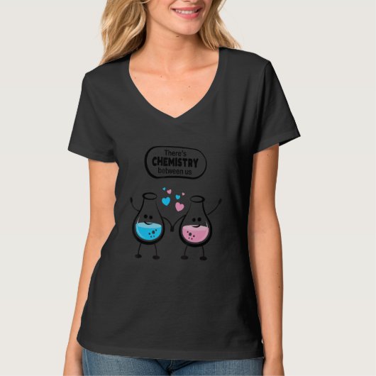 There's Chemistry Between Us Funny Science Valenti Tシャツ (正面)