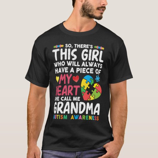 There's This Girl She Calls Me Grandma Autism Awar Tシャツ (正面)