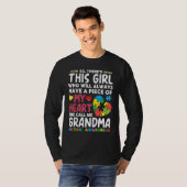 There's This Girl She Calls Me Grandma Autism Awar Tシャツ (正面フル)