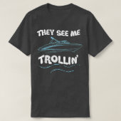 They See Me Trollin Boating Fishing Trolling Funny Tシャツ (デザイン正面)