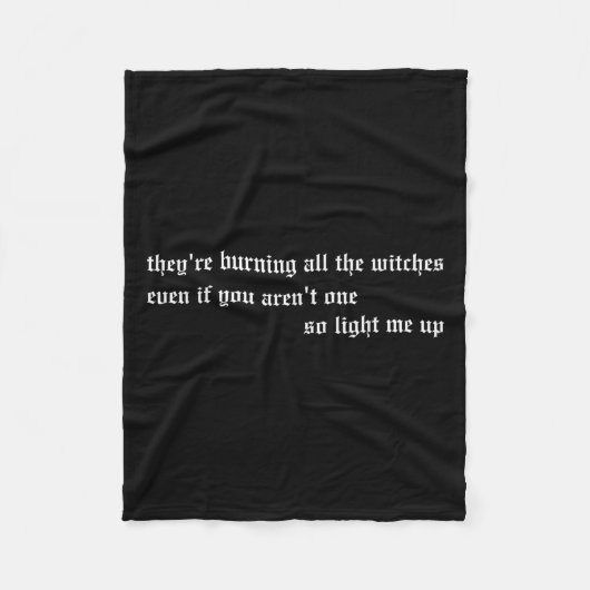They're Burning All The Witches Apparel  フリースブランケット (正面)