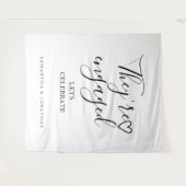 They're engages welcome sign Modern engagement タペストリー (正面(横))