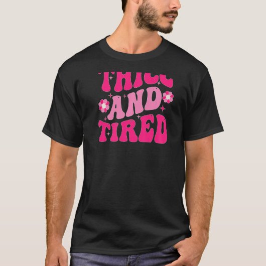 Thicc And Tired Saying Groovy Thicc & Tired Women Tシャツ (正面)
