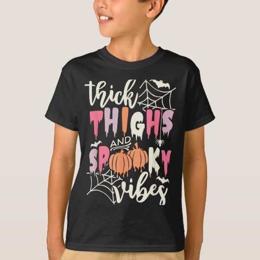 Thick Thighs And Soky Vibes Retro Groovy Halloween Tシャツ (正面)