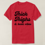 Thick Thighs & Book Vibes Book Lover Bookworm Libr Tシャツ (デザイン正面)