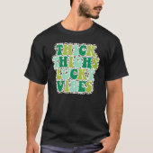 Thick Thighs Lucky Vibes St Patrick's Day leopard  Tシャツ (正面)