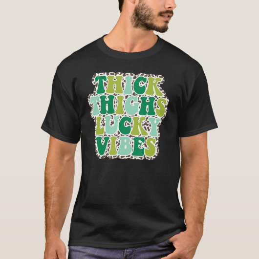 Thick Thighs Lucky Vibes St Patrick's Day leopard  Tシャツ (正面)