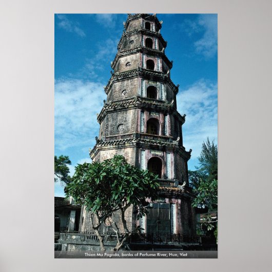 Thien Mu Pagoda, Banks of Perfume River, Hue, Viet ポスター (正面)
