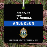 Thin Blue Lineのロパーソナライズされたゴ警官 メタルオーナメント<br><div class="desc">シンブルーライン警察部クリスマスオーナメント – 警察旗の色モダン、黒と青のデザイン。部門のロカスタマイズゴを使用し、警察官の名前、肩書き、部門のロゴ、バッジ番号でパーソナライズ。この法パーソナライズされた執行オーナメントは、警察署や法執行役員、ストッキングのスタッフや警察官へのクリスマスプレゼントに最適である。これらの警察のオーナメントを注文する大規模な大規模な警察学校や警察部門のギフト、警察のクリスマスのストッキングのスタッファー。COPYRIGHT © 2020 Judy Burrows,  Black Dog Art - All Rights Reserved.薄いブルーラインパーソナライズされたロゴ警察役員金属オーナメント</div>