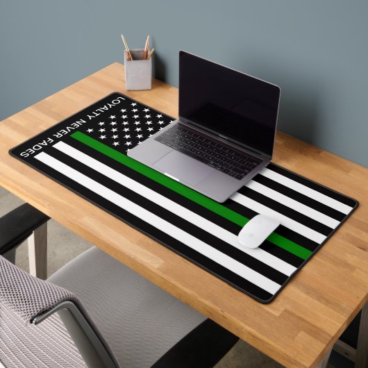 Thin Green Line Flag (United States) デスクマット (オフィス2)