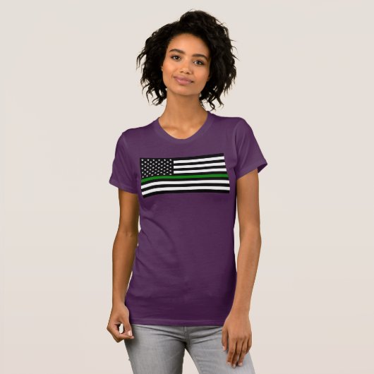 Thin Green Line Military & Veterans American Flag Tシャツ (正面フル)