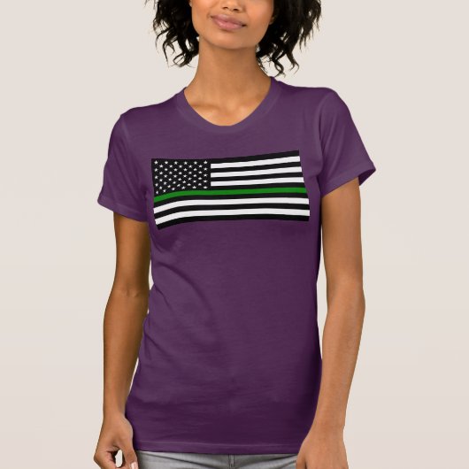Thin Green Line Military & Veterans American Flag Tシャツ (正面)