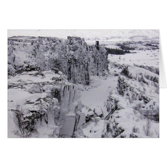 Thingvellirの国立公園 (正面横)