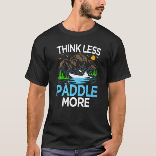 Think Less Paddle More Kayak Kayaking Tシャツ (正面)