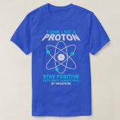 think like a proton stay positive funny science tシャツ (デザイン正面)