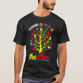 Think Outside The Box Tree Hand Puzzle Autism Awar Tシャツ (正面)