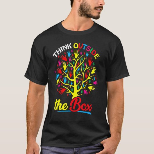 Think Outside The Box Tree Hand Puzzle Autism Awar Tシャツ (正面)