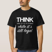 Think While its Still Legal Funny Truther Quote Tシャツ (正面)
