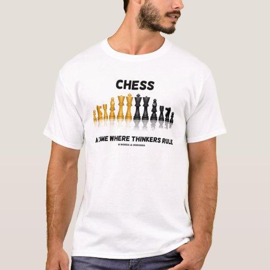 Thinkersが支配するゲームをチェスにする(チェスセット) Tシャツ (正面)