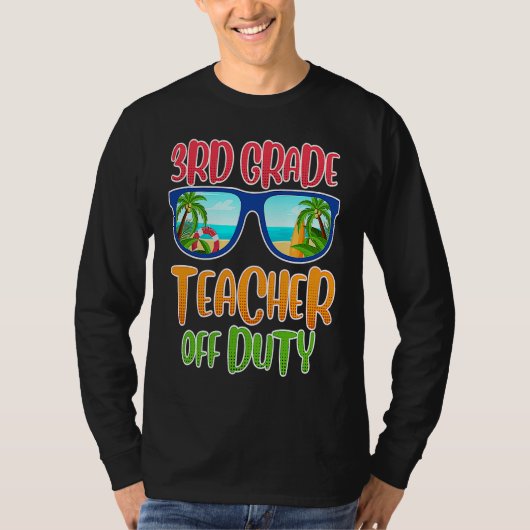 Third grade class teacher on vacation teacher tシャツ (正面)