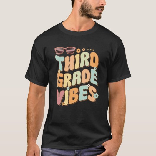 Third Grade Vibes  3rd Grade Team Retro 1st Day of Tシャツ (正面)