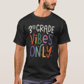 Third Grade Vibes 3rd Grade Team Retro 1st Day Of Tシャツ (正面)