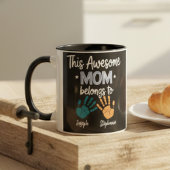 This Awesome Mom Belongs To Handprint Kids マグカップ