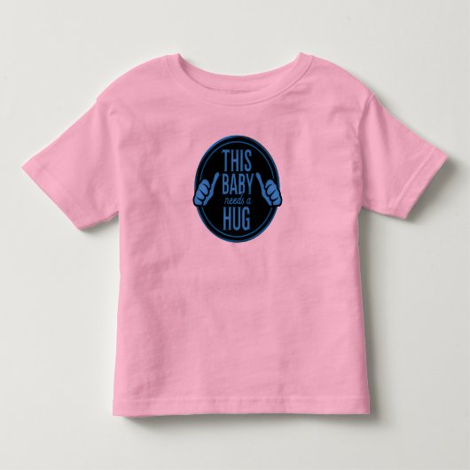 this baby needs a hug トドラーTシャツ (正面)