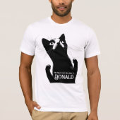This Black Cat Belongs to [Name] – Personalized Tシャツ (正面)