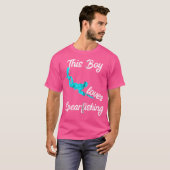 This Boy Loves Spearfishing Speardiver Spearfisher Tシャツ (正面フル)