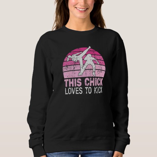 This Chick loves to kick girl  retro ginga capoeir スウェットシャツ (正面)
