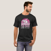 This Chick loves to kick girl retro ginga capoeir Tシャツ (正面フル)