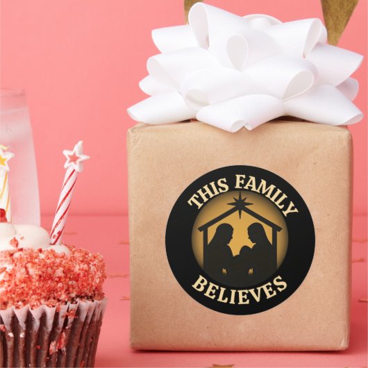 This Family Believes Christian Nativity Scene ラウンドシール (パーティー)