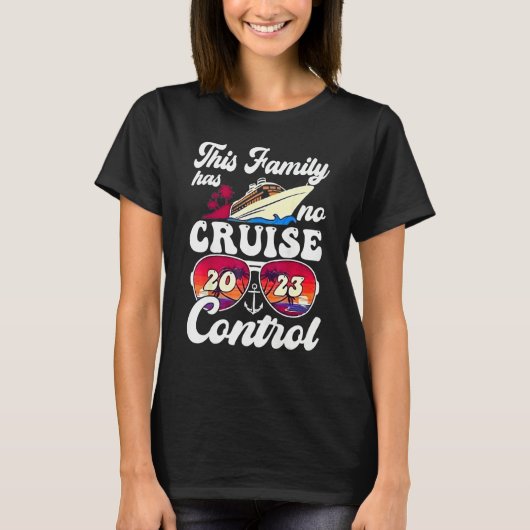 This Family Cruise Has No Control 2023 Vacay Matc Tシャツ (正面)