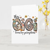 This Gigi Loves Her Pumpkins Fall Thanksgiving カード (黄色い花)