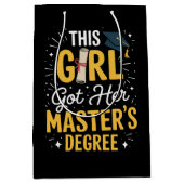 This Girl Got Her Masters Degree Graduation 2026 ミディアムペーパーバッグ (正面)