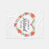 This Girl Is Retired Est 2026 Floral Retirement Wo フリースブランケット (正面(横))