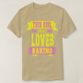This girl just loves Baking  Tシャツ (デザイン正面)