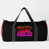 This Girl Loves Her Fireman ダッフルバッグ (正面)