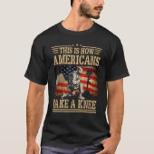 This is How Americans Take a Knee Flag Veteran Tシャツ (正面)