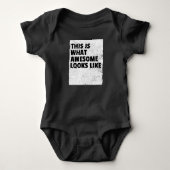 This Is What Awesome Looks Like Baby Bodysuit ベビーボディスーツ (正面)