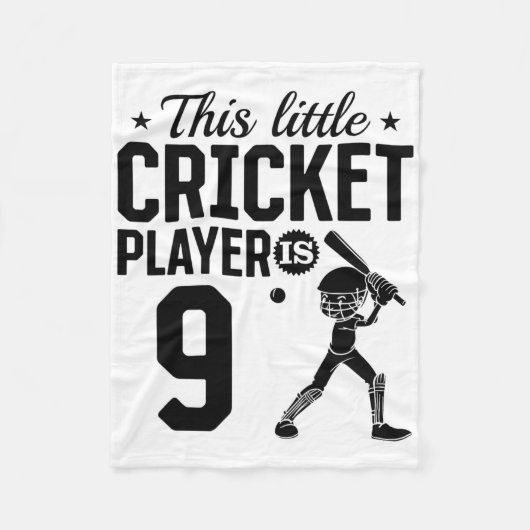 This Little Cricket Player Is 9 Years Old - 9th Bi フリースブランケット (正面)