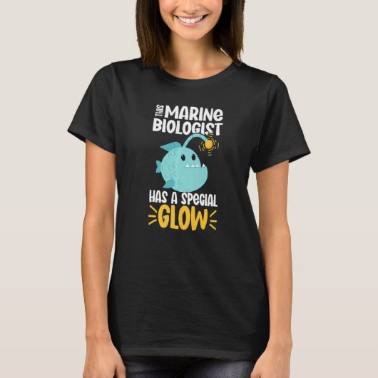 This Marine Biologist has a special glow   Tシャツ (正面)